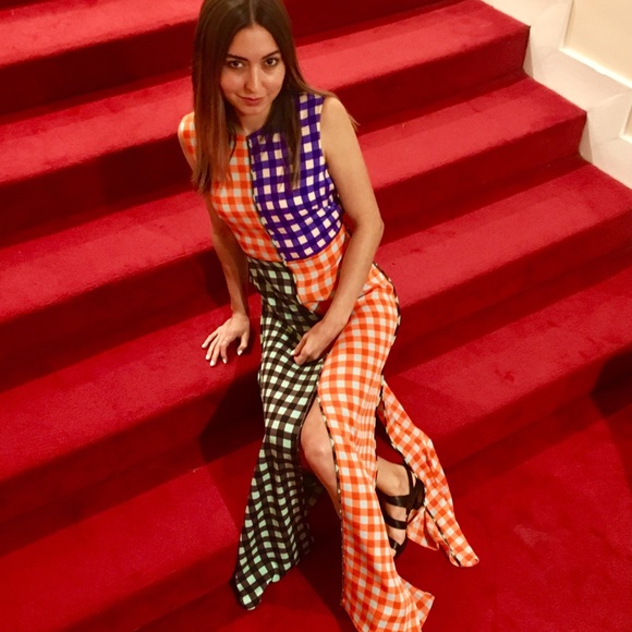 Meet your Posher, Elena - Picture 2 of 5